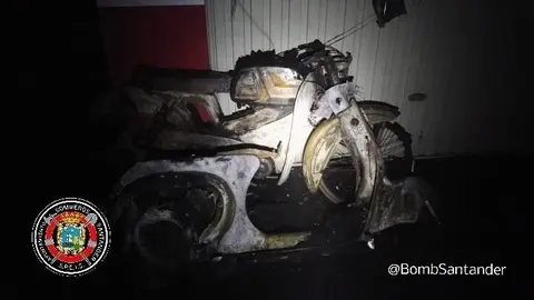 Moto afectada por el incendio