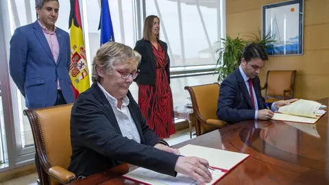 Firma del convenio entre la directora de Acci&oacute;n Cultural, Gema Agudo, y el ICAF para poner en marcha la l&iacute;nea de financiaci&oacute;n ICAF-CULTURA-COVID