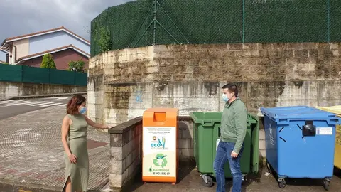 Contenedores de reciclaje de aceite en Astillero