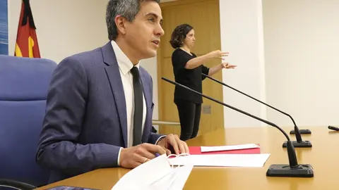 12:00 Horas. Sala De Prensa Del Gobierno De Cantabriael Vicepresidente Y Consejero De Universidades, Igualdad, Cultura Y Deporte, Pablo Zuloaga, Informa, En Rueda De Prensa, De Los Acuerdos Del Consejo De Gobierno.La Rueda De Prensa Podr&aacute; Seguirse En Str