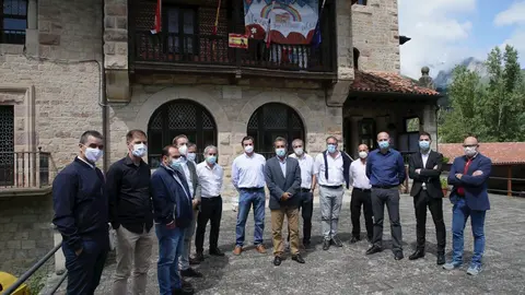 El consejero de Innovaci&oacute;n, Industria, Transporte y Comercio, Francisco Mart&iacute;n, ha presentado hoy en Tama el despliegue de la fibra &oacute;ptica en Li&eacute;bana. Archivo