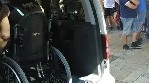 Imagen de archivo de un taxi adaptado para personas con discapacidad.