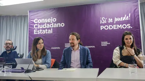 El secretario general de Podemos y vicepresidente segundo del Gobierno, Pablo Iglesias, junto a los dirigentes Irene Montero, Ione Belarra y Pablo Echenique