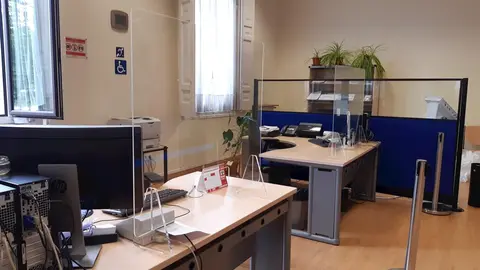 Mamparas separadoras en las dependencias de la Administraci&oacute;n General del Estado en Cantabria