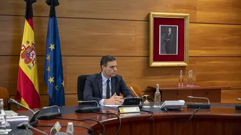 El presidente del Gobierno, Pedro S&aacute;nchez, durante la reuni&oacute;n del Consejo de Ministros que aprobar&aacute; la sexta pr&oacute;rroga del estado de alarma, en Madrid (Espa&ntilde;a), a 5 de junio de 2020.