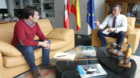 11:00 Horas. Despacho Del Consejero De Desarrollo Rural, Ganader&iacute;a, Pesca, Alimentaci&oacute;n Y Medio Ambiente.El Consejero De Desarrollo Rural, Ganader&iacute;a, Pesca, Alimentaci&oacute;n Y Medio Ambiente, Guillermo Blanco, Recibe Al Alcalde De Valdeprado Del R&iacute;o, Jaime S