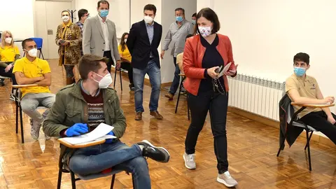 La alcaldesa visita a los alumnos de las Escuelas Taller