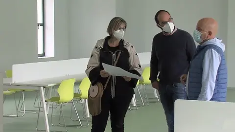 Visita a la nueva biblioteca de Cros