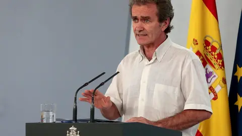 El director del Centro de Coordinaci&oacute;n de Alertas y Emergencias Sanitarias (CCAES), el doctor Fernando Sim&oacute;n, en rueda de prensa en Moncloa
