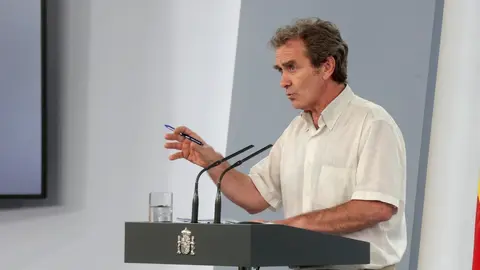 El director del Centro de Coordinaci&oacute;n de Alertas y Emergencias Sanitarias (CCAES), el doctor Fernando Sim&oacute;n, en rueda de prensa en Moncloa