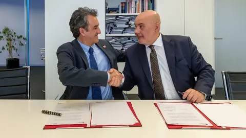 El consejero de Industria, Francisco Mart&iacute;n, y el presidente de ENUSA, Jos&eacute; Vicente Berlanga.