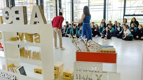 Actividades de dinamizaci&oacute;n en la biblioteca del centro c&iacute;vico de Cazo&ntilde;a