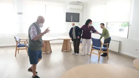 Residentes del Centro Casaverde Navalcarnero en su primer d&iacute;a de visitas desde que se cerr&oacute; por el coronavirus.