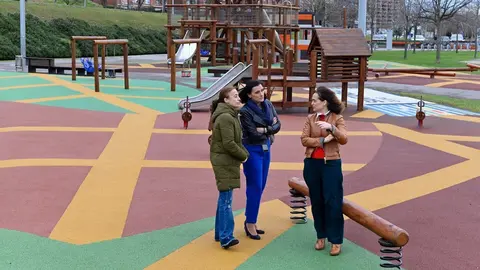 Renovaci&oacute;n del suelo de seguridad del parque infantil de Las Llamas