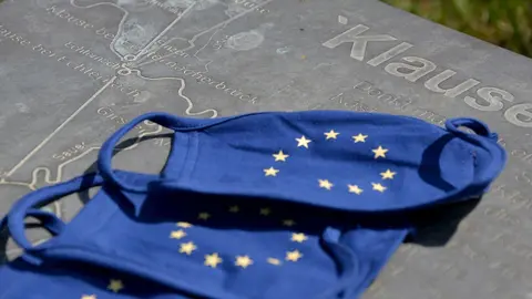Mascarillas con la bandera de la UE