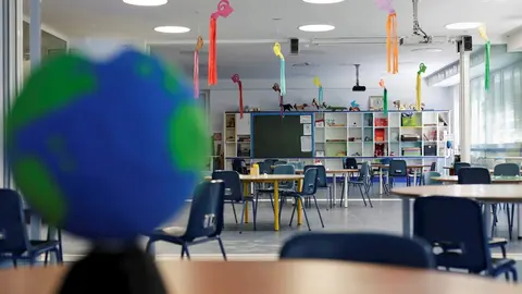 Aulas acondicionadas, con mayor espacio entre alumnos, en el Colegio Arc&aacute;ngel Rafael  del distrito madrile&ntilde;o de Aluche