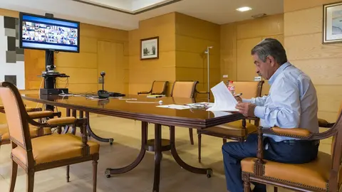 Revilla en la conferencia de presidentes auton&oacute;micos con Pedro S&aacute;nchez