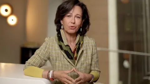 La presidenta de Banco Santander, Ana Bot&iacute;n, durante la Cumbre Empresarial 'Empresas espa&ntilde;olas liderando el futuro' organizada por CEOE.