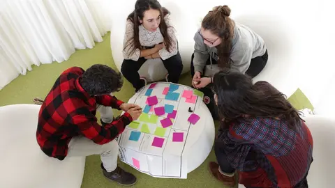 J&oacute;venes participantes en iniciativa CISE.