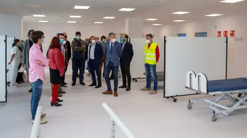 El vicepresidente de Cantabria y el consejero de Sanidad visitan el nuevo edificio de Sierrallana