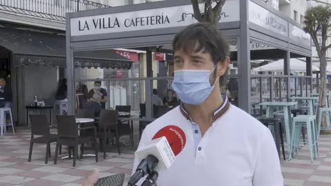 Timoteo Antu&ntilde;ano, vocal de la Asociaci&oacute;n de Hosteler&iacute;a de Cantabria y hostelero en Castro Urdiales.