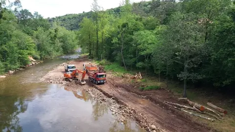 Desbroce en el r&iacute;o Nansa