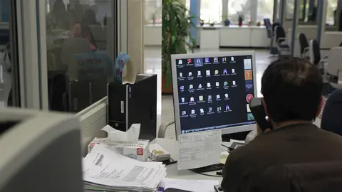 Funcionario trabajando