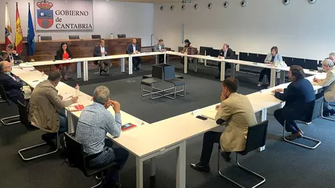 Mesa de la Comisi&oacute;n de Recuperaci&oacute;n