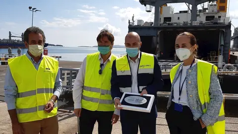 Autoridades en el estreno de la nueva ruta de Santander a Liverpool y Dubl&iacute;n