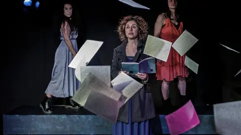 Mujeres en carne y verso