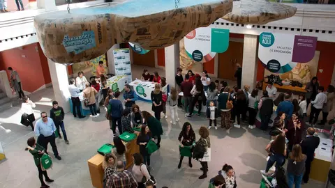 Feria universitaria. Archivo