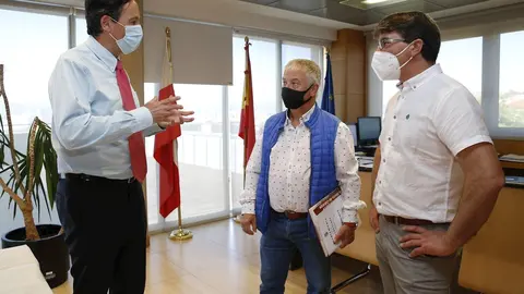 El consejero de Obras P&uacute;blicas se re&uacute;ne con el alcalde de Villaescusa