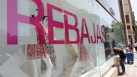 Un escarate de Zara anuncia el comienzo las rebajas de verano 
