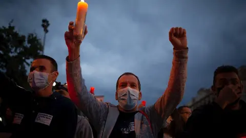 Los trabajadores de Nissan llevan a cabo una marcha nocturna por la ciudad de Barcelona &ndash; de la V&iacute;a Laietana a la Plaza de Catalunya- como protesta por el cierre por parte de la compa&ntilde;&iacute;a de autom&oacute;viles en Catalunya.
