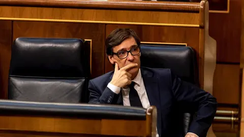El ministro de Sanidad, Salvador Illa, en su esca&ntilde;o durante la sesi&oacute;n del Parlamento en la que se ejerce el control al Gobierno y se trata la sexta pr&oacute;rroga del estado de alarma por la crisis del Covid-19. En Madrid, (Espa&ntilde;a), a 3 de junio de 2020.