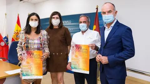 La directora general de Comercio, Odette &Aacute;lvarez, y participantes en presentacion de la Feria