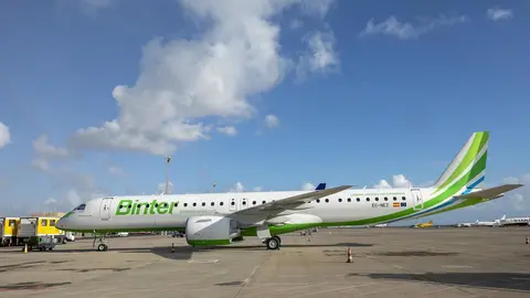 Avi&oacute;n de Binter que conectar&aacute; Cantabria con Canarias