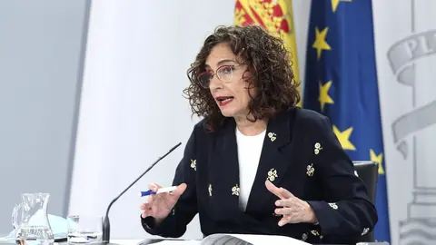La ministra portavoz y de Hacienda, Mar&iacute;a Jes&uacute;s Montero, interviene en la rueda de prensa tras la celebraci&oacute;n de un Consejo de Ministros extraordinario, en Moncloa, Madrid (Espa&ntilde;a), a 26 de junio de 2020.