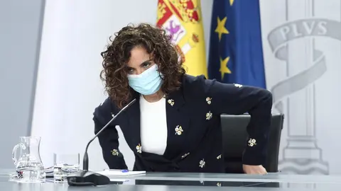 La ministra portavoz y de Hacienda, Mar&iacute;a Jes&uacute;s Montero, a su llegada a la rueda de prensa tras la celebraci&oacute;n de un Consejo de Ministros extraordinario, en Moncloa, Madrid (Espa&ntilde;a), a 26 de junio de 2020.