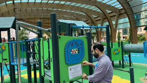 Carteler&iacute;a con las normas Covid en los parques