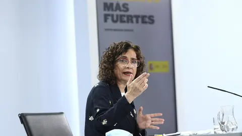 La ministra portavoz y de Hacienda, Mar&iacute;a Jes&uacute;s Montero, durante su comparecencia en la rueda de prensa tras la celebraci&oacute;n de un Consejo de Ministros extraordinario, en Moncloa, Madrid (Espa&ntilde;a), a 26 de junio de 2020.