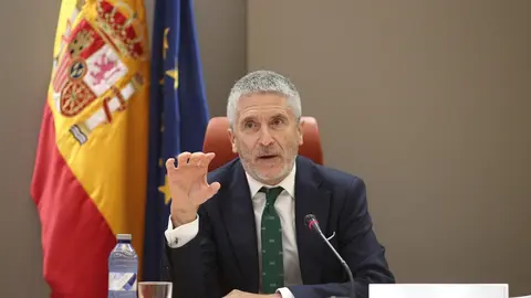 El ministro del Interior, Fernando Grande-Marlaska, en la campa&ntilde;a divulgativa y el dispositivo especial de tr&aacute;fico que la DGT ha preparado para atender los desplazamientos por carretera durante este verano ante la nueva normalidad, en Madrid