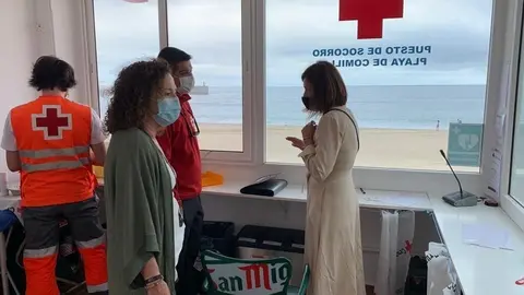 Fern&aacute;ndez visita el eispositivo de salvamento en las playas