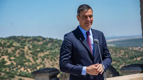 El presidente del Gobierno, Pedro S&aacute;nchez, durante su intervenci&oacute;n en la Alcazaba de Badajoz, Extremadura (Espa&ntilde;a).