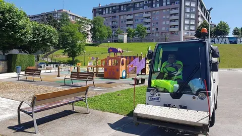 Desinfecci&oacute;n de parques infantiles