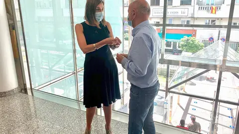 La consejera de Presidencia, Interior, Justicia y Acci&oacute;n Exterior, Paula Fern&aacute;ndez, recibe al alcalde de B&aacute;rcena de Cicero, Gumersindo Ranero.