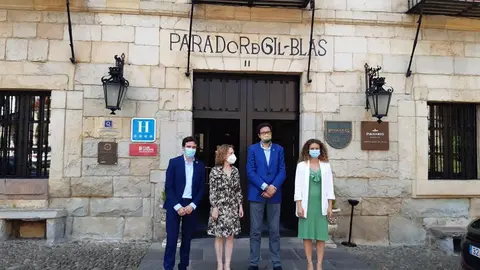Visita al parador Gil Blas de la delegada del Gobierno y el presidente de Paradores