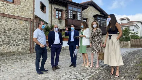 Visita Pedro Casares a Santillana del Mar