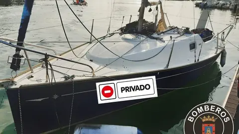 Embarcaci&oacute;n afectada por el incendio