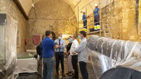 El vicepresidente regional, Pablo Zuloaga, visita el Castillo del Rey en San Vicente de la Barquera